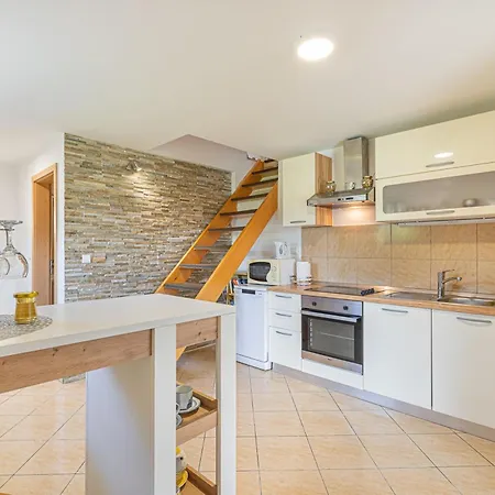 Zala With Jacuzzi - Happy