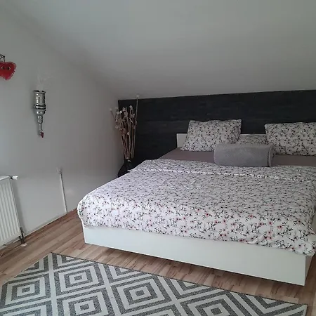 Zala With Jacuzzi - Happy *