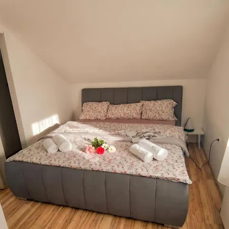 Zala House With Jacuzzi & Garden - Happy Apartmán *