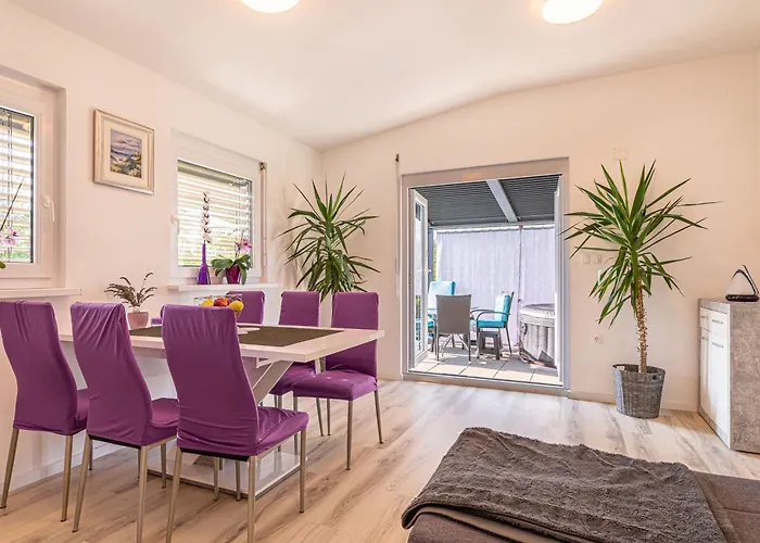 Zala With Jacuzzi - Happy مورفسكه تيبليتسه