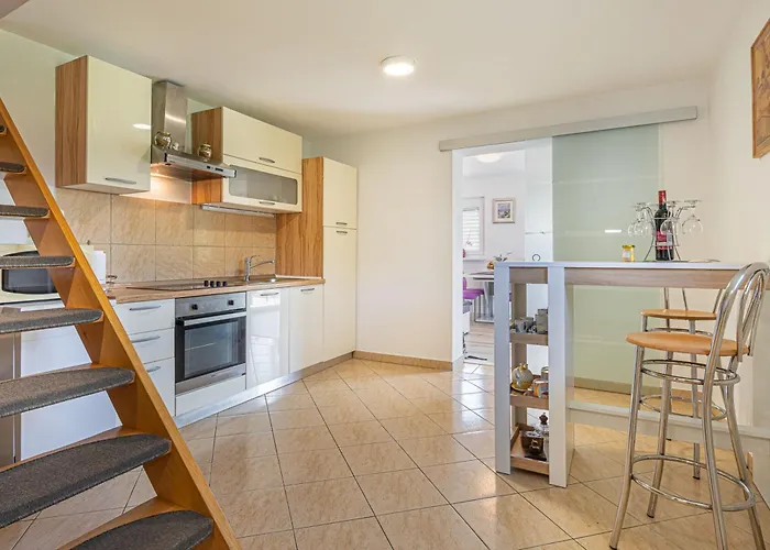 Zala With Jacuzzi - Happy شقة