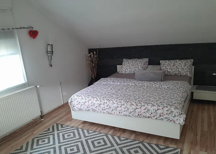 Zala With Jacuzzi - Happy *